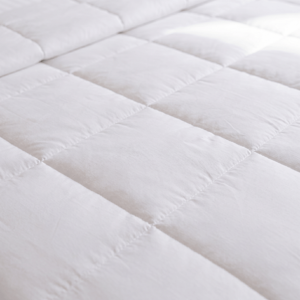 All-Season Duvet with Premium Polyester Cover & Feather-Like Poly Down Filling Hotel Quality