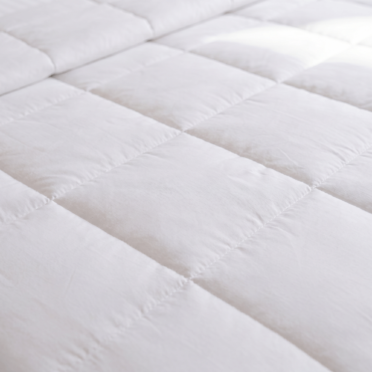 All-Season Duvet with Premium Polyester Cover & Feather-Like Poly Down Filling Hotel Quality